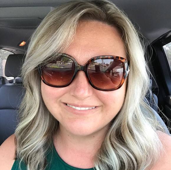 Profile Picture of Ashley Bagwill (@amannisto86) on Poshmark