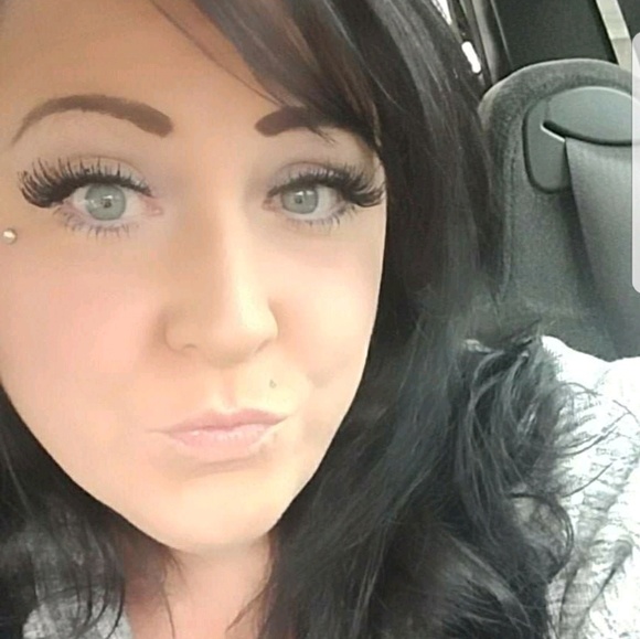 Profile Picture of Stacie Freeze (@staciefreeze2) on Poshmark