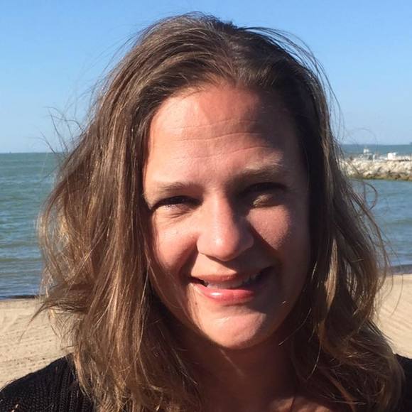 Profile Picture of Toni sever Uzl (@toniuzl) on Poshmark