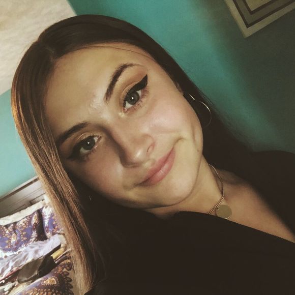 Profile Picture of Alex Fuller (@alexfuller496) on Poshmark