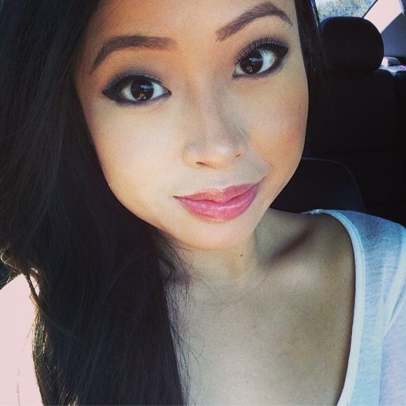 Profile Picture of Jessica Chan (@jessicachizan) on Poshmark