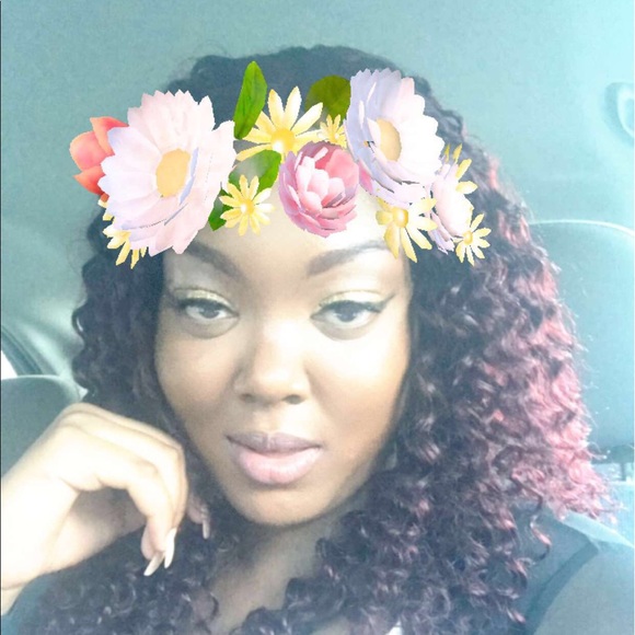 Profile Picture of Adrienne Reddick (@dri_dri09) on Poshmark