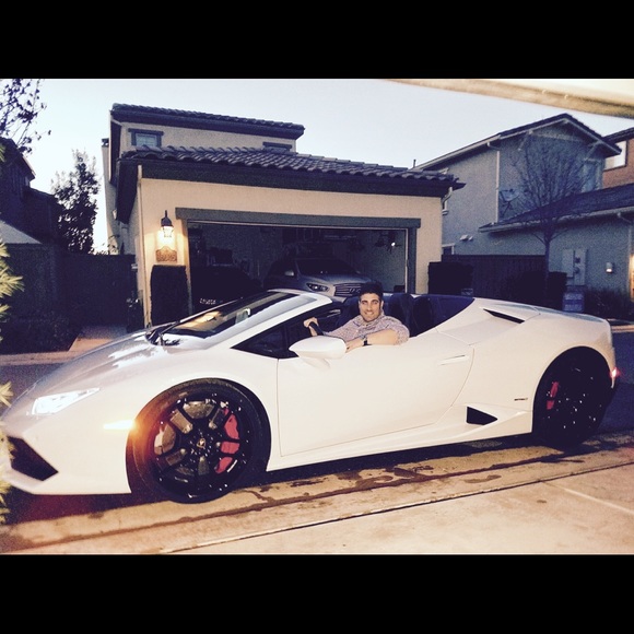 Profile Picture of Charles Jagolinzer (@cjagolinzer) on Poshmark