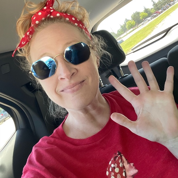 Profile Picture of Katie Dallos (@kathryndallos) on Poshmark