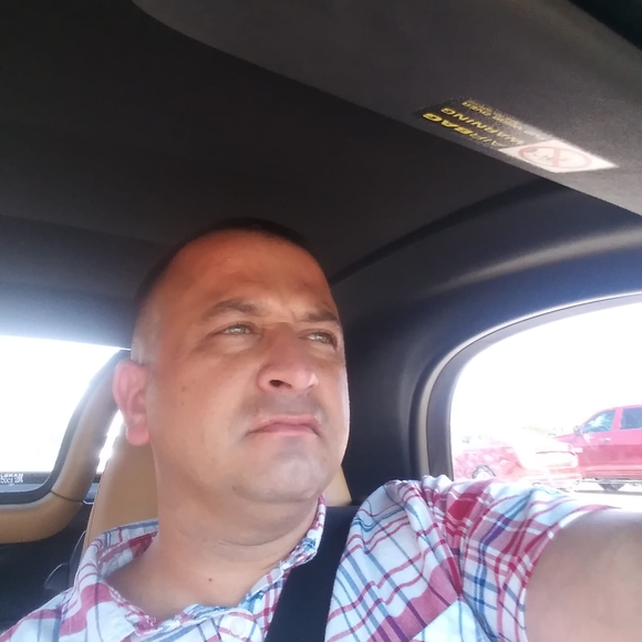 Profile Picture of Jeffery Springs (@arjeff482) on Poshmark