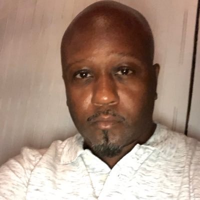 Profile Picture of Ted Roberts (@DontHitSend) on Twitter