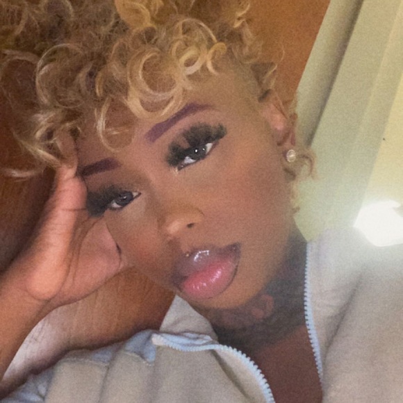 Profile Picture of Jasmine Mayhue (@jasminemayhue4) on Poshmark