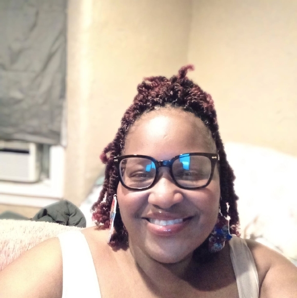 Profile Picture of Edith Campbell (@emscampbe226) on Poshmark