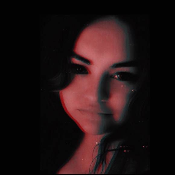 Profile Picture of Lori Solis (@lorisolis593) on Poshmark