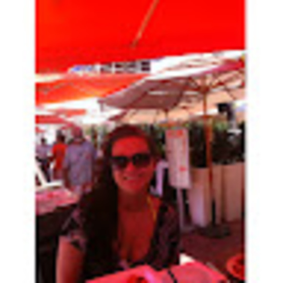 Profile Picture of Rhianna Valadez (@lewks79) on Poshmark