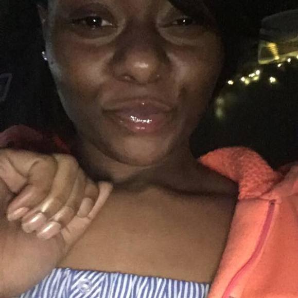 Profile Picture of Nia Summerhill (@niasummerhill) on Poshmark