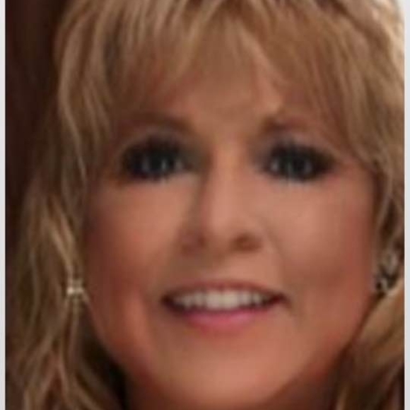 Deedee Thornton - Poshmark Profile Picture of Deedee Thornton (@deedeethornton) on Poshmark