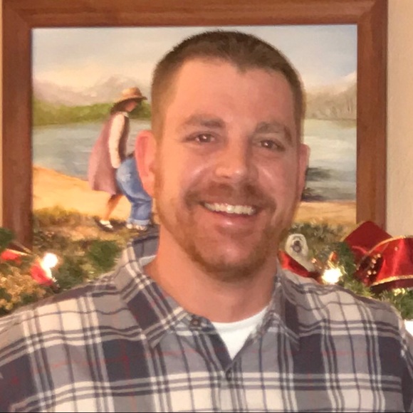 Profile Picture of David Gates (@davidgates81) on Poshmark