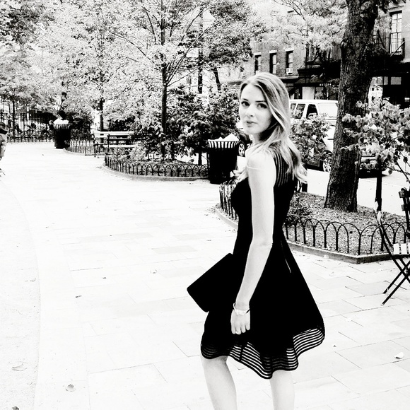 Profile Picture of Kristina Irizarry (@envisionstyle) on Poshmark