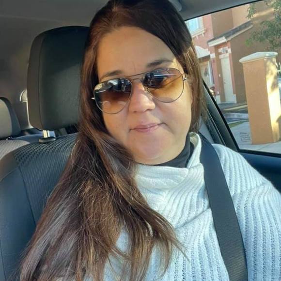 Profile Picture of Yaima Perez (@ypvega) on Poshmark