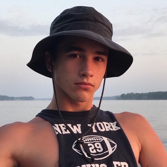 Profile Picture of Isaac King (@isaacking0842) on Poshmark