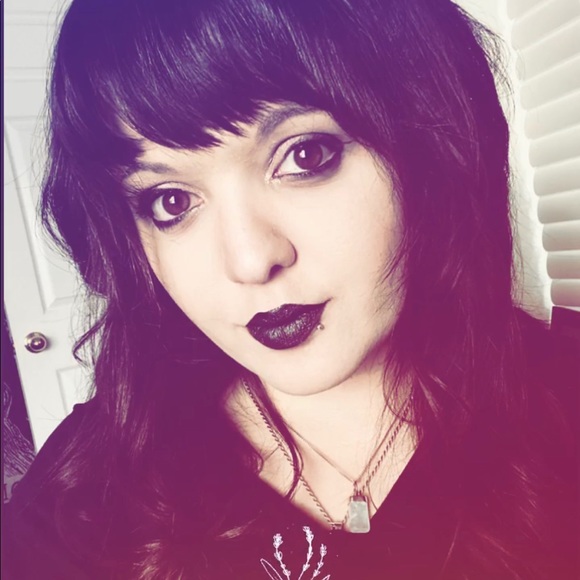 Profile Picture of Kendra Marks-mcmahan (@3ofstones) on Poshmark