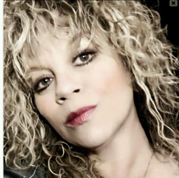 Profile Picture of Deena Laurance (@pinksmom67) on Poshmark