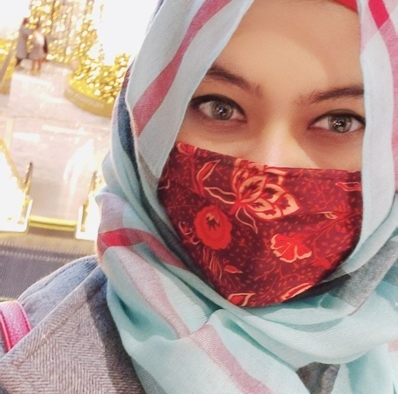 Profile Picture of Ayesha Siddiqa (@ayeshasiddiqa) on Poshmark
