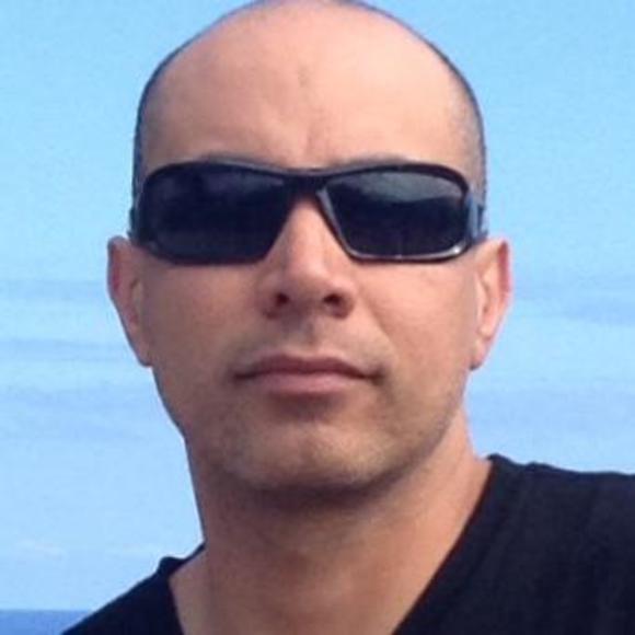 Profile Picture of Emilio Peralta (@quelehace) on Poshmark