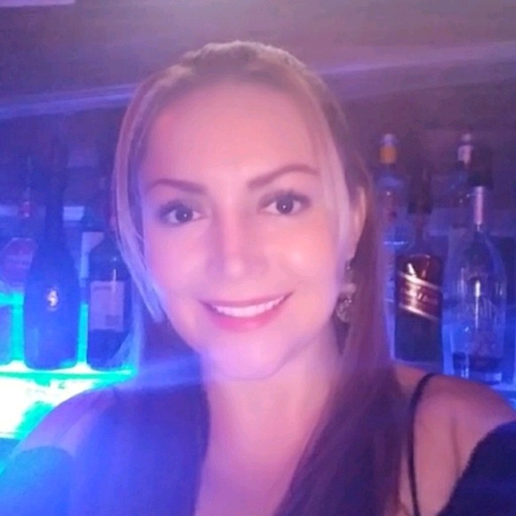 Profile Picture of Catalina Dussan (@catacasdu) on Poshmark
