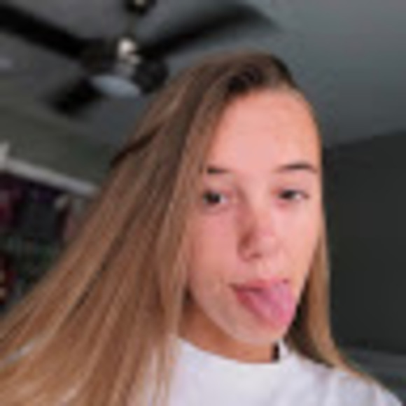 Profile Picture of Haley Gill (@haleygill714) on Poshmark