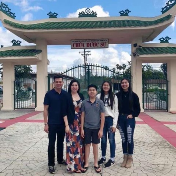 Profile Picture of Le Thanh (@le_thanh) on Poshmark