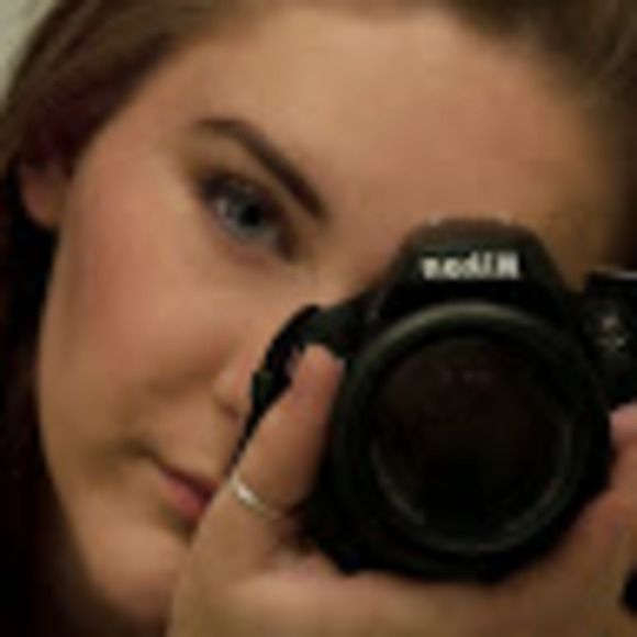 Laura Chalupsky - Poshmark Profile Picture of Laura Chalupsky (@laurachalupsky) on Poshmark