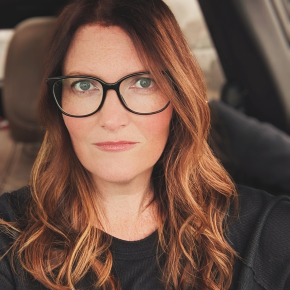 Profile Picture of Heather Reznik (@hreznik1231) on Poshmark