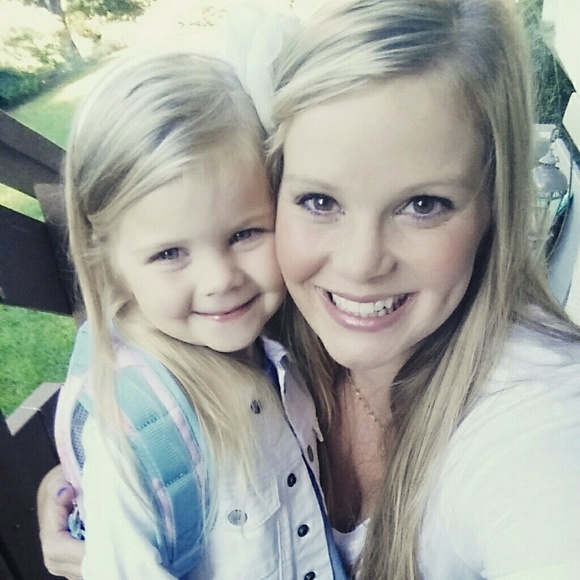 Profile Picture of Kristi Watrous (@kwatrous4288) on Poshmark