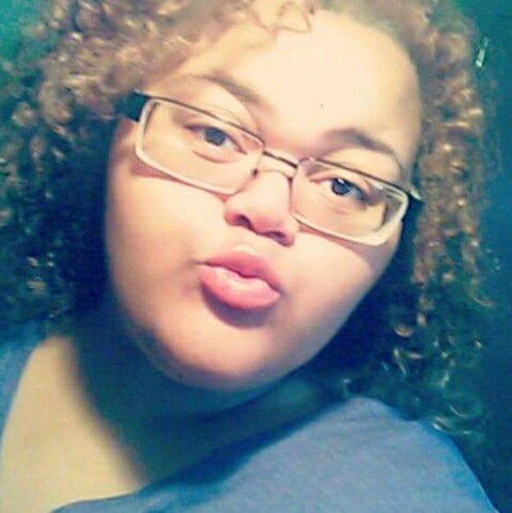 Sylvia Nauling - Poshmark Profile Picture of Sylvia Nauling (@sylvia1995) on Poshmark