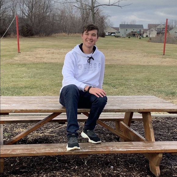 Profile Picture of Adam Gusel (@adamgusel) on Poshmark
