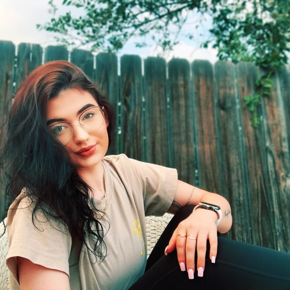 Profile Picture of Jesselynn Blanco (@jesselynn_2018) on Poshmark
