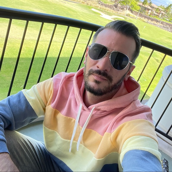 Profile Picture of Ryan Frame (@ryanframe233) on Poshmark