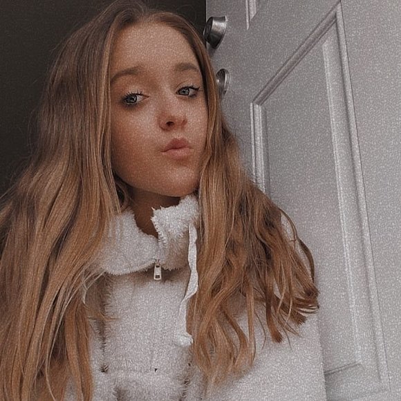 Profile Picture of Chanee Whiteside (@cwhiteside2007) on Poshmark