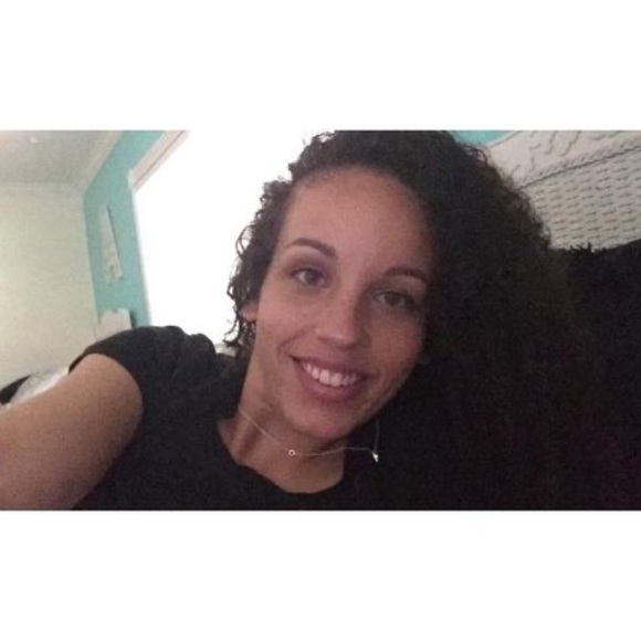 Alinda Rosvanis - Poshmark Profile Picture of Alinda Rosvanis (@alindarosvanis) on Poshmark