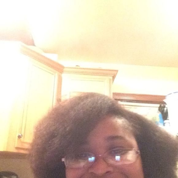 Profile Picture of Laresa Shannon (@laresas) on Poshmark