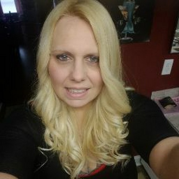 Profile Picture of Corina Mongue (@corinamongue) on Poshmark