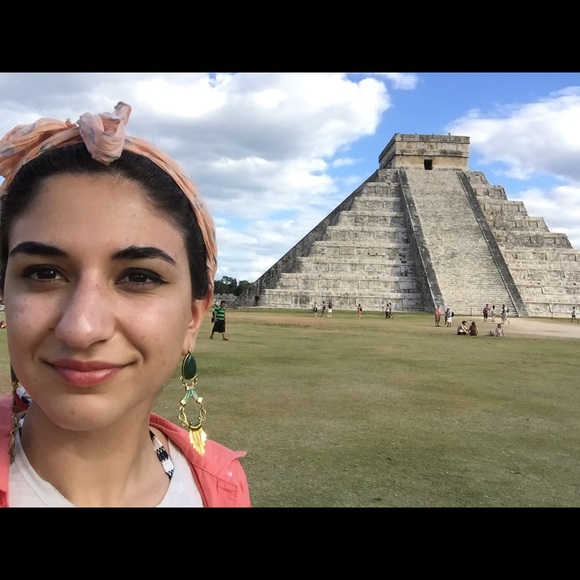 Profile Picture of Denna Taherzadeh (@diddyden) on Poshmark