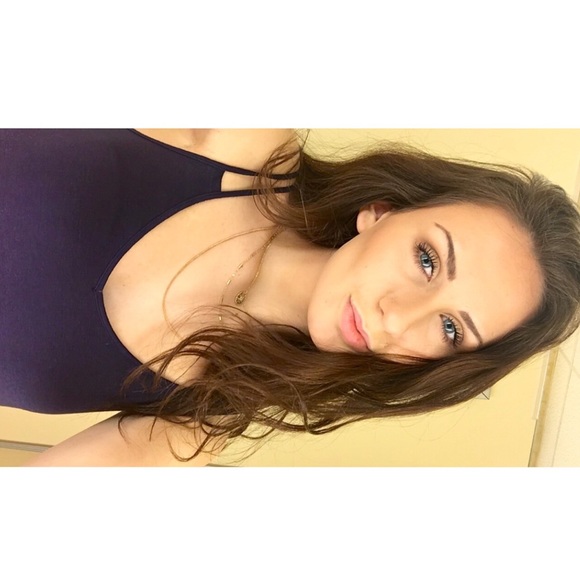 Profile Picture of Haley Palmer (@haley3palmer) on Poshmark