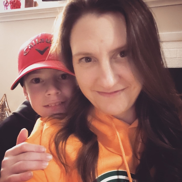 Profile Picture of Jillian Kronfeldt (@jkronfeldt) on Poshmark