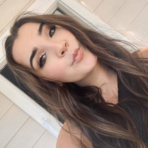 Profile Picture of Karley Witten (@karleywitten) on Poshmark