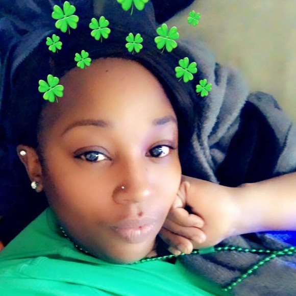 Profile Picture of Andreca Price (@andrecap56) on Poshmark