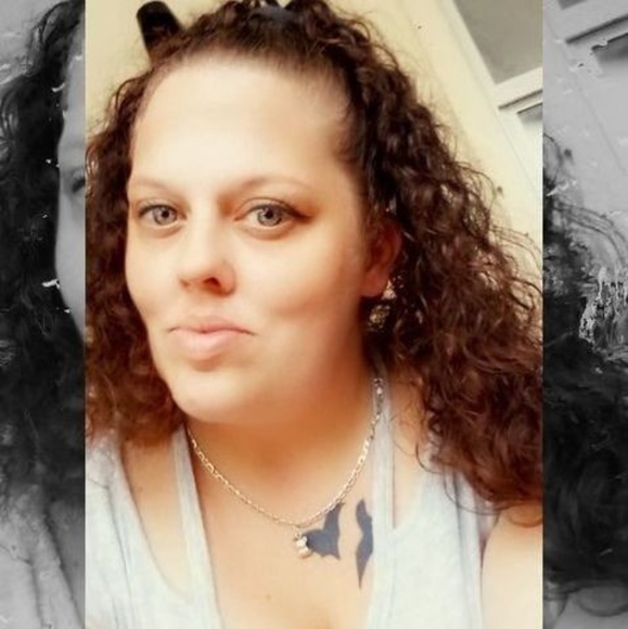 Profile Picture of Lisa Griffis (@leogirl1107) on Poshmark