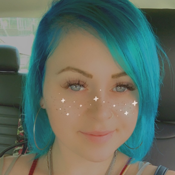 Profile Picture of Bryanne Dias (@bredias0715) on Poshmark