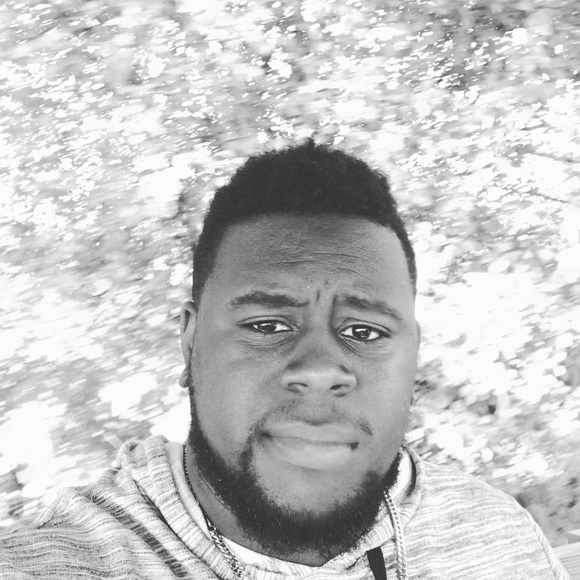 Profile Picture of Michael Cummins (@skiptylermd) on Poshmark