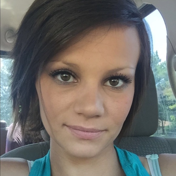 Profile Picture of Laramie Simpson (@mama5k) on Poshmark