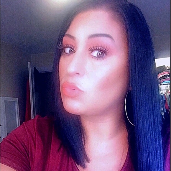 Profile Picture of Jamie Dillree (@dillreej39) on Poshmark