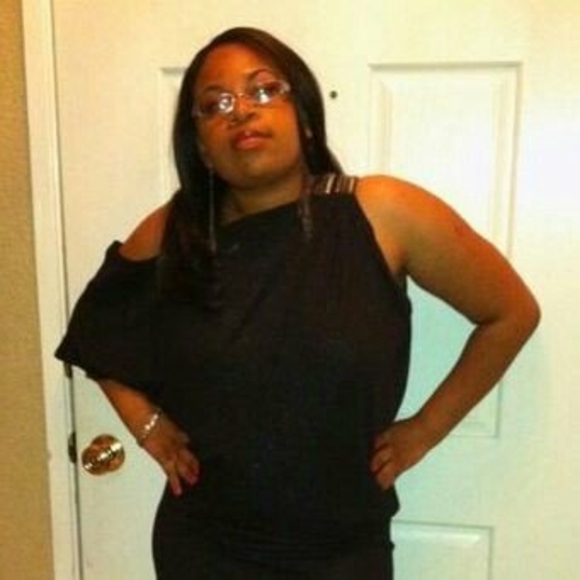 Profile Picture of Markeesa Hiley (@markeesahiley) on Poshmark