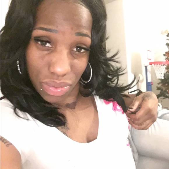 Profile Picture of Dominique Dunbar (@dominique0505) on Poshmark